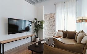 O&L Punonrostro Bright Minimalist Central Home